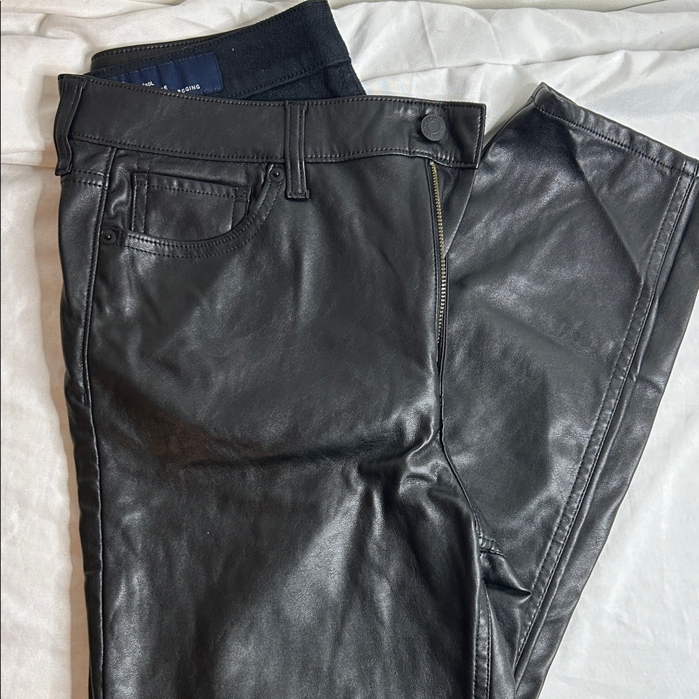 GAP Black High Rise Universal Legging